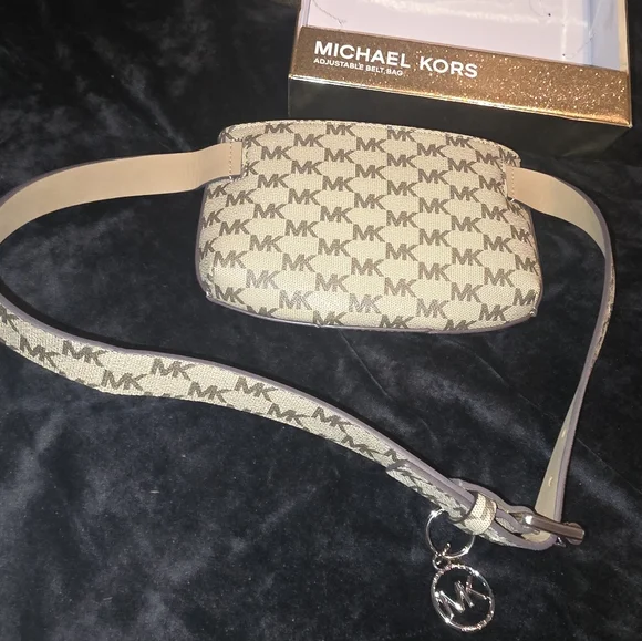 Michael Kors Belt Bag/ Fanny Pack - Picture 4 of 8